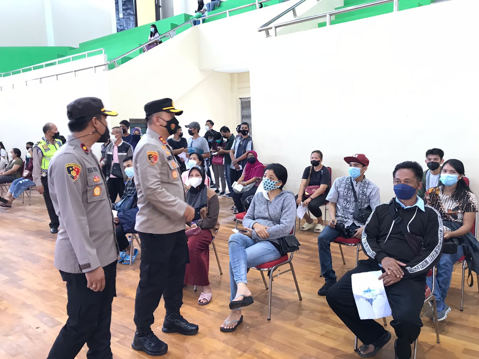 podiumnews.com-Gerai Vaksin Polres Tabanan di GOR Debes Vaksinasi 887 Orang